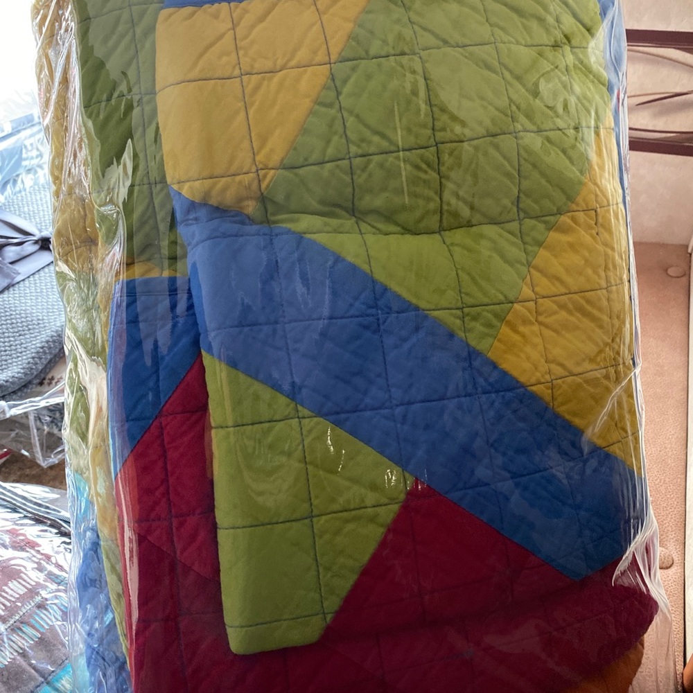 New Vermicelli Quilted 3 piece Geometric Patchwork Full-Q bed set - Picture 3 of 4